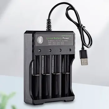 Станция за зареждане на батерията 4 Независими Слот за Smart Battery Charger с Захранван от USB за Литиево-йонна батерия от 3.7 На 10440 14500 18650 18500